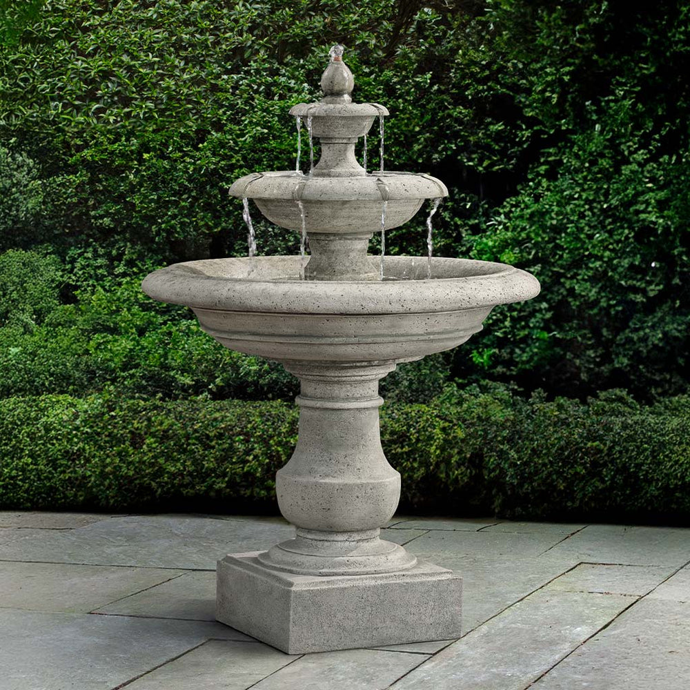 Alessia Fountain on concrete in action.
