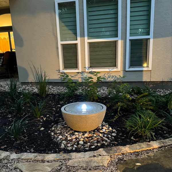 Arroyo Lg Fountain Stone Ledge in action night view