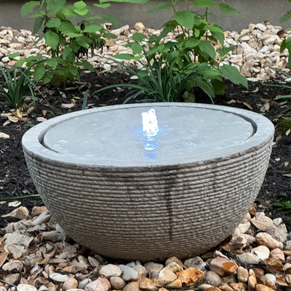 Arroyo Fountain - Stone Ledge, Large in action upclose