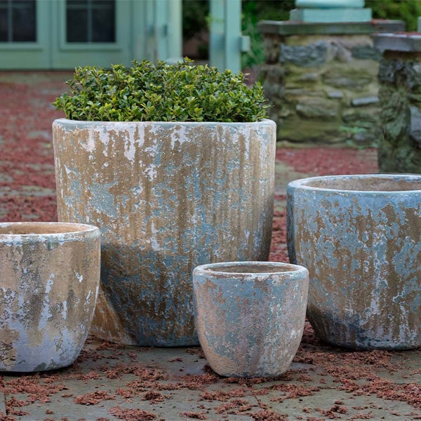 Cordevalle Planter - Vicolo Como - S/4 on concrete in the backyard