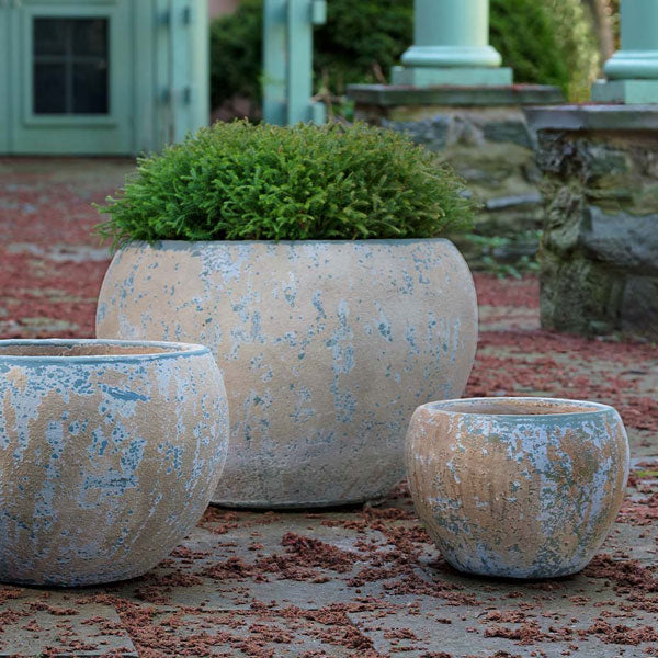 Coronado Planter - Vicolo Como - S/3 on concrete filled with plants