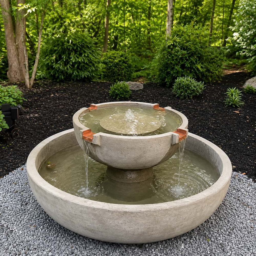 Del Rey Fountain on gravel in the backyard in action