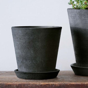 Essential Planter, Medium in charcoal against white background