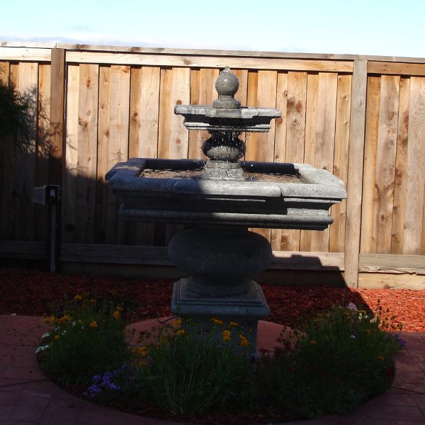 Fontana Quadra in action in the garden.