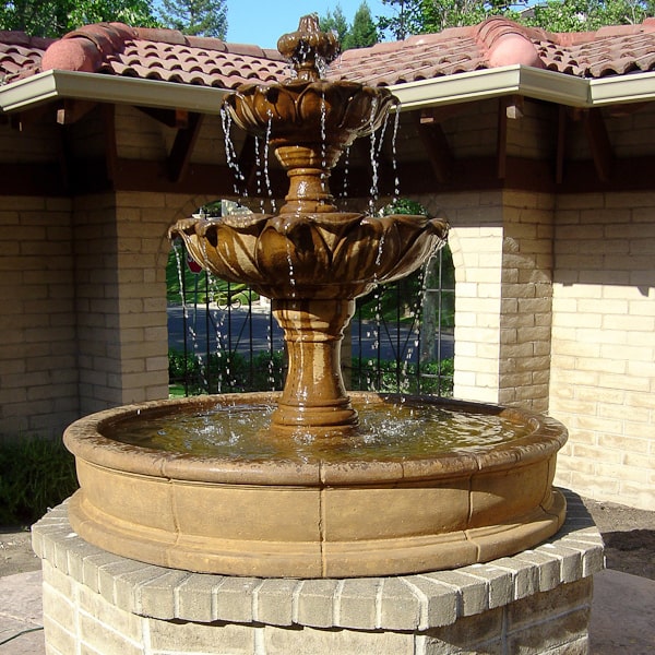 Gardenia Two Tier Fountain on concrete in action.
