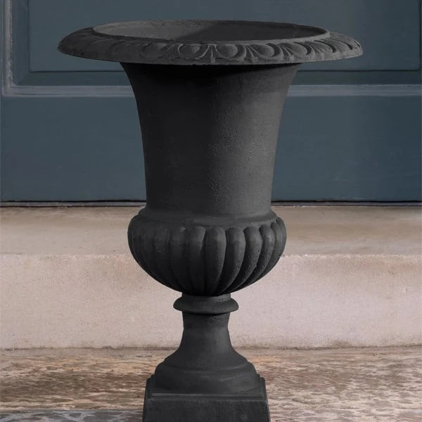 Glasgow Urn Planter - Matte Black in concrete in the backyard