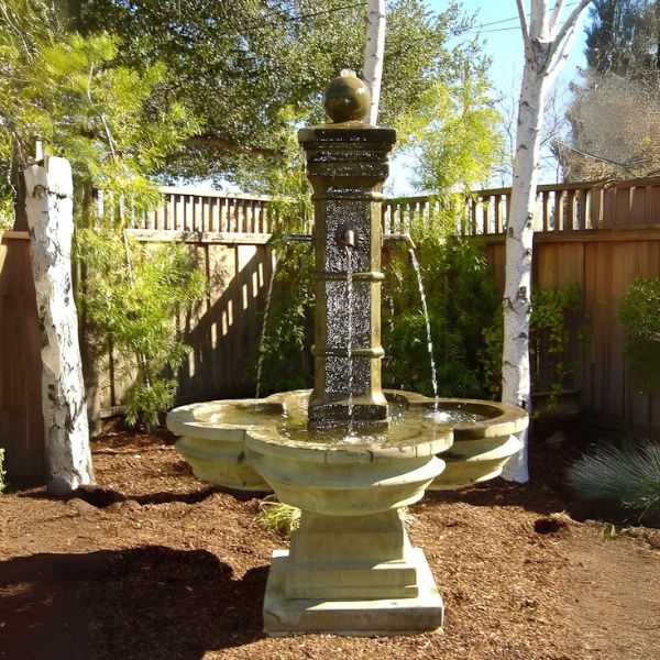 Grand Avignon Courtyard Fountain in action upclose.