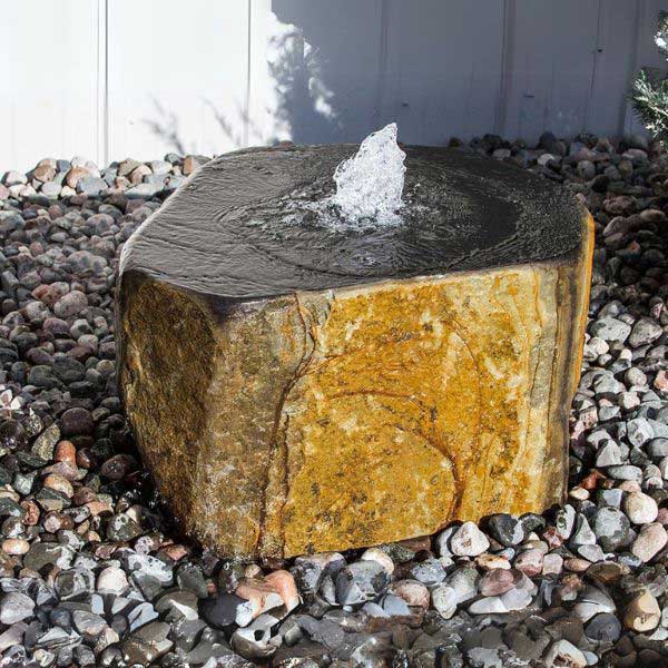 Keki Fountain Kit on gravel in action