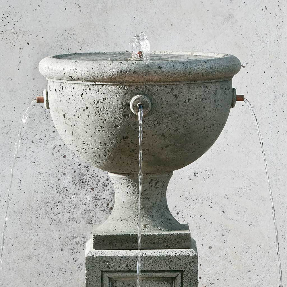 Navonna Fountain in action upclose.