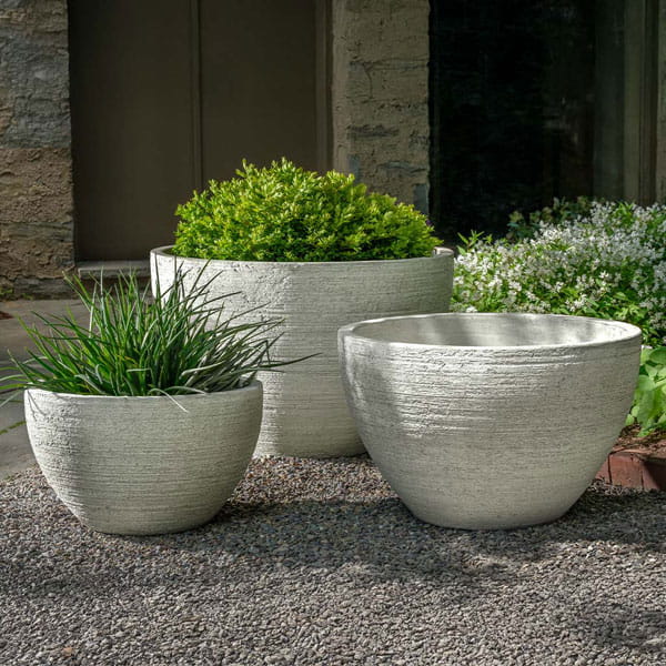 Nori Bowl Planter shown in different sizes in the background.