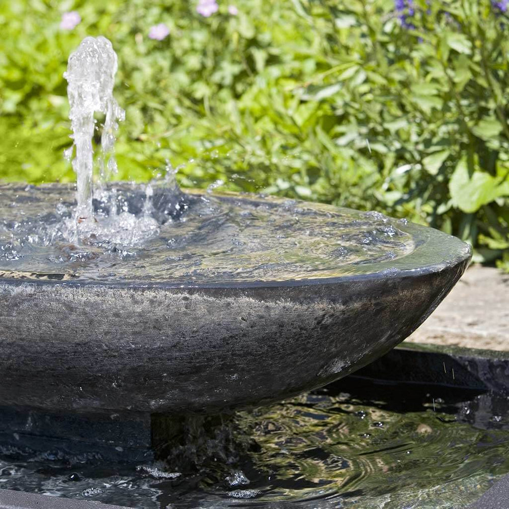 Recife Fountain running upclose