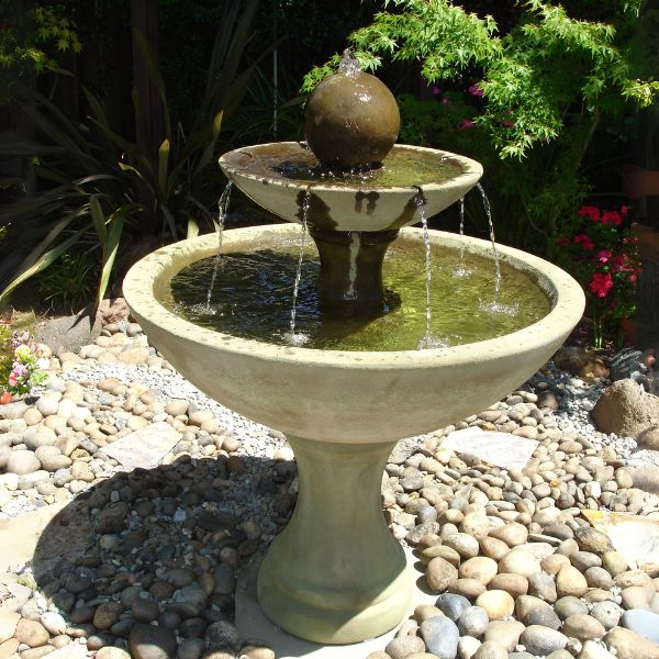 Ronde Two Tier Fountain in action in the backyard upclose.