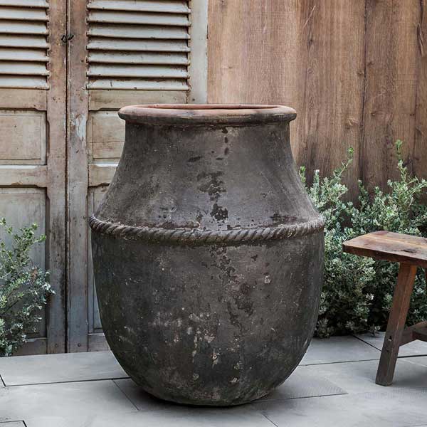 Siracusa Jar - Vicolo Noir - S/1 on concrete in the backyard