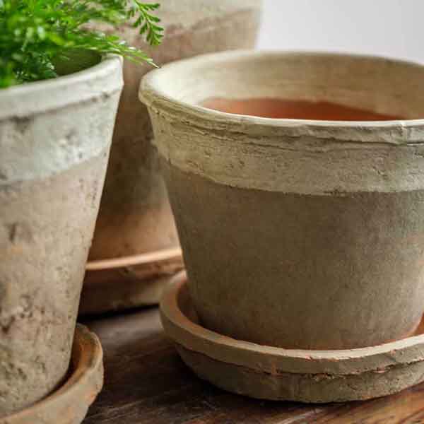 Tall Cylinder Farmers Pot Cotswold White S/12 on the table upclose