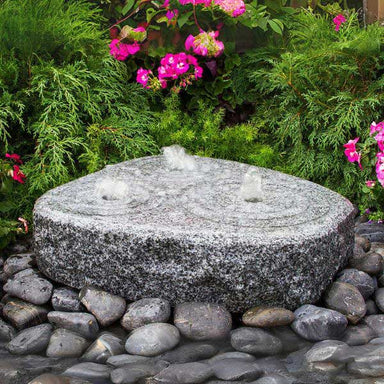 Triple Circle Fountain on black pebbles in action