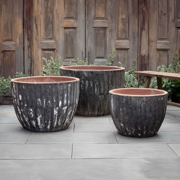 Velia Planter - Vicolo Noir - S/3 on concrete in the backyard