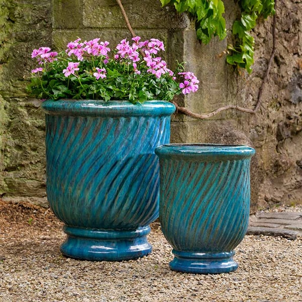 Beausoleil Planter Mediterranean S/3 on gravel filled with pink flowers