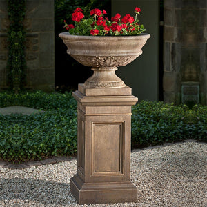 Coachhouse Pedestal with Coachhouse Urn in the backyard