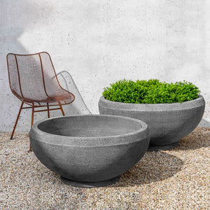Giulia Planter, XL filled with plants beside an empty planter