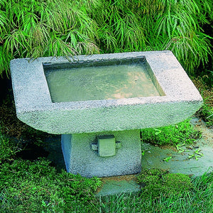 Kyoto Birdbath against green plants in the backyard