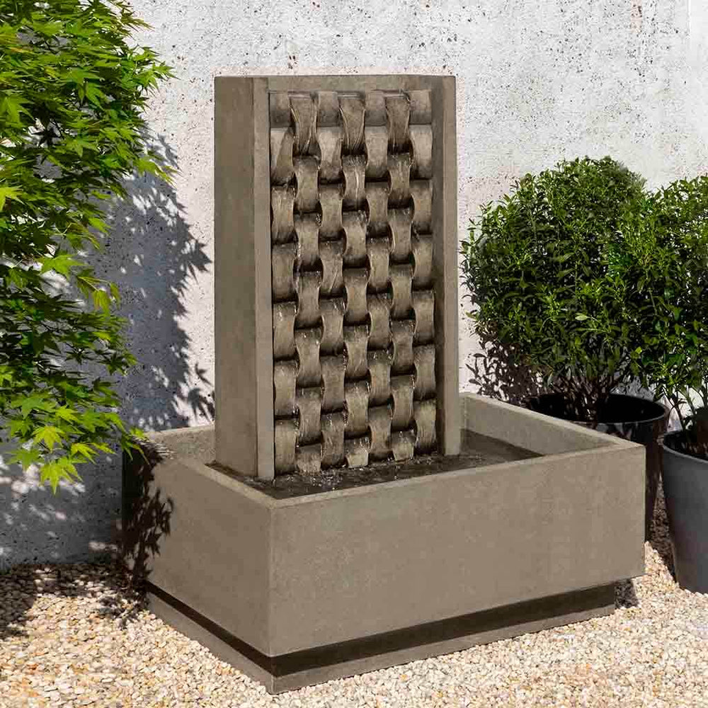 M weave fountain in action