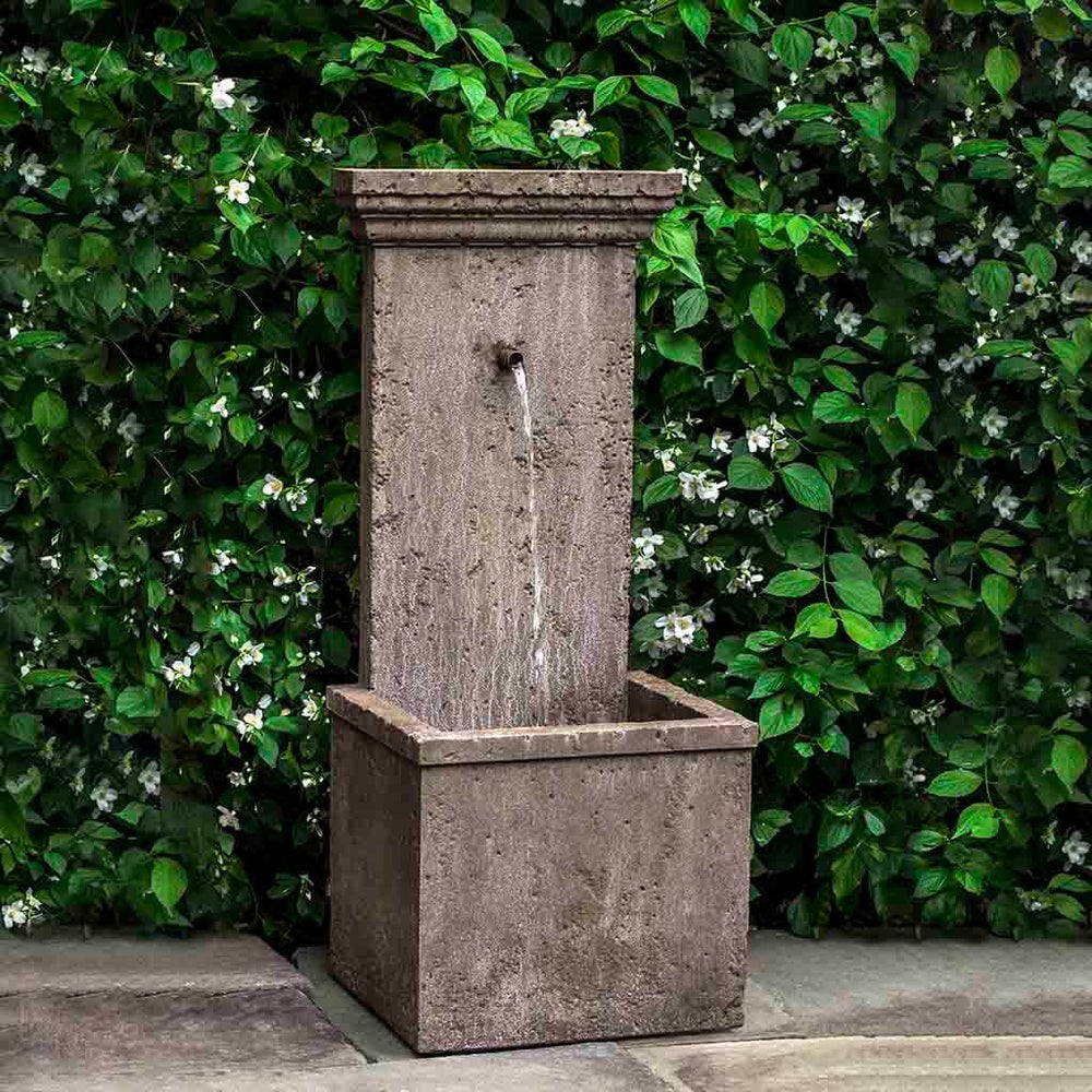 marais wall fountain in action