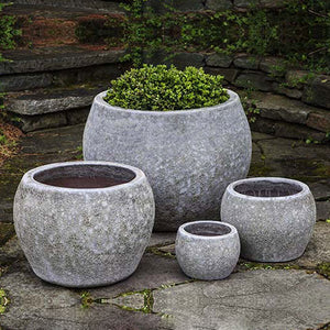 Naxos Planter - Angkor Grey - Set of 4 filled with plants in the backyard