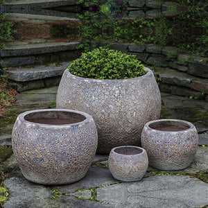 Naxos Planter - Angkor - Set of 4 filled with plants in the backyard