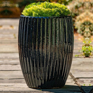 Riva Planter Ink S/2 filled with plants in the backyard
